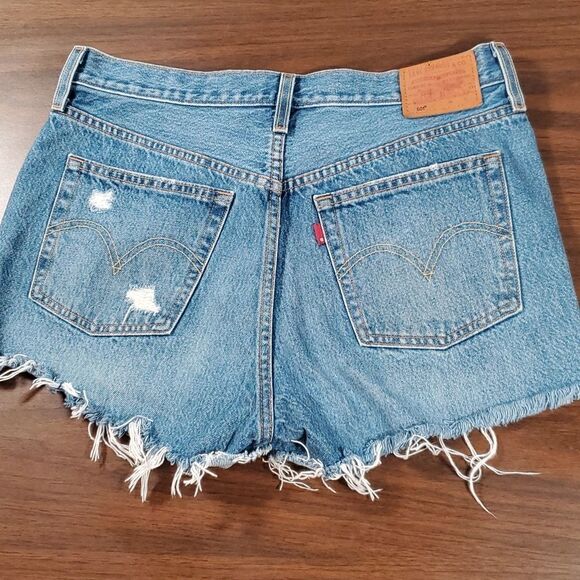 Levi’s 501 High Rise Distressed‎ Denim Shorts in Drive Me Crazy Size 29 - Picture 6 of 10